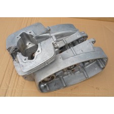 MOTOROVÁ SKŘÍŇ - (PĚKNÝ STAV, ALE NEPÁROVÁ) - ČZ 175/487 (487 000)